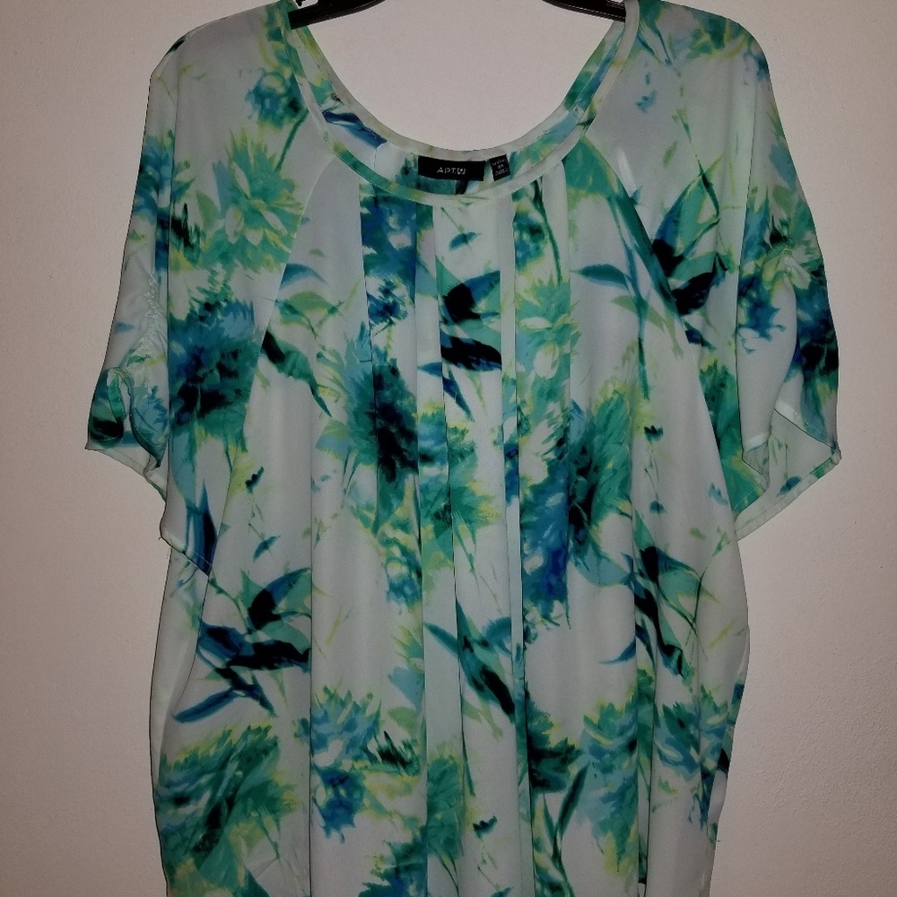 Short sleeve green blouse